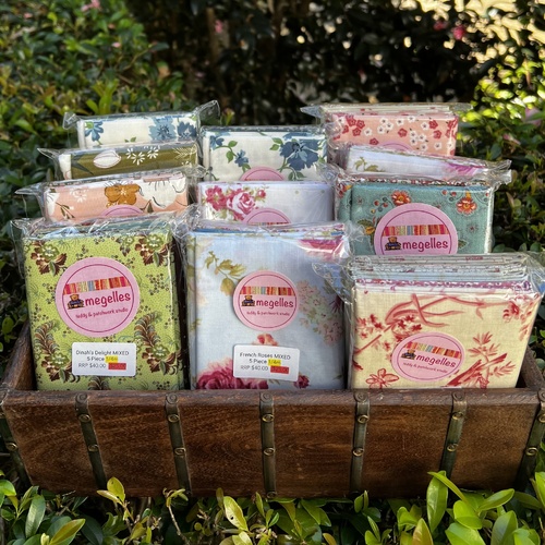 Megelles Mystery Special Bundle – 5 Fat Quarters