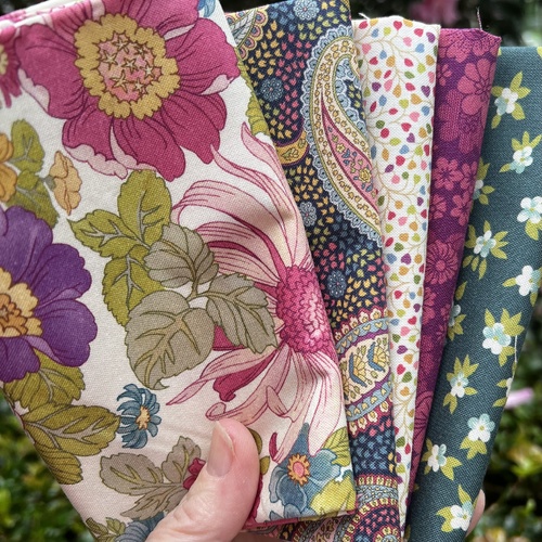 Megelles Mystery Special Bundle – 5 Fat Quarters Chelsea Garden By Moda 