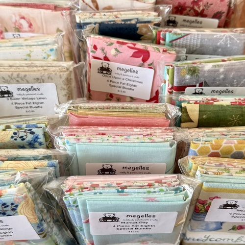 Megelles 4-Piece Fat Eighth Mystery Special Bundle - Select the range/designer from the drop-down list.