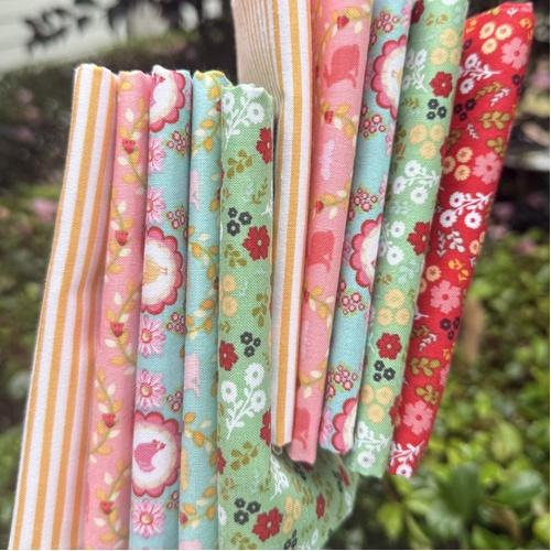 Poppies Patchwork Club  MYSTERY 5 Piece FAT Quarter Special Bundle